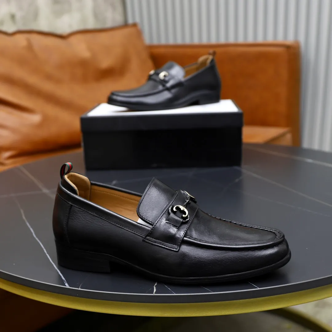 Men's shoes: 250🙅‍♂️🙅‍♂️🙅‍♂️Niuli Brand: GUCCI Size: 38-44 (45 can be customized) Level: Counter classic Material: Original soft cowhide upper Comfortable cowhide lining Original lightweight outsole Style category: Business casual footwear Driving leather shoes Color: Actual picture color
